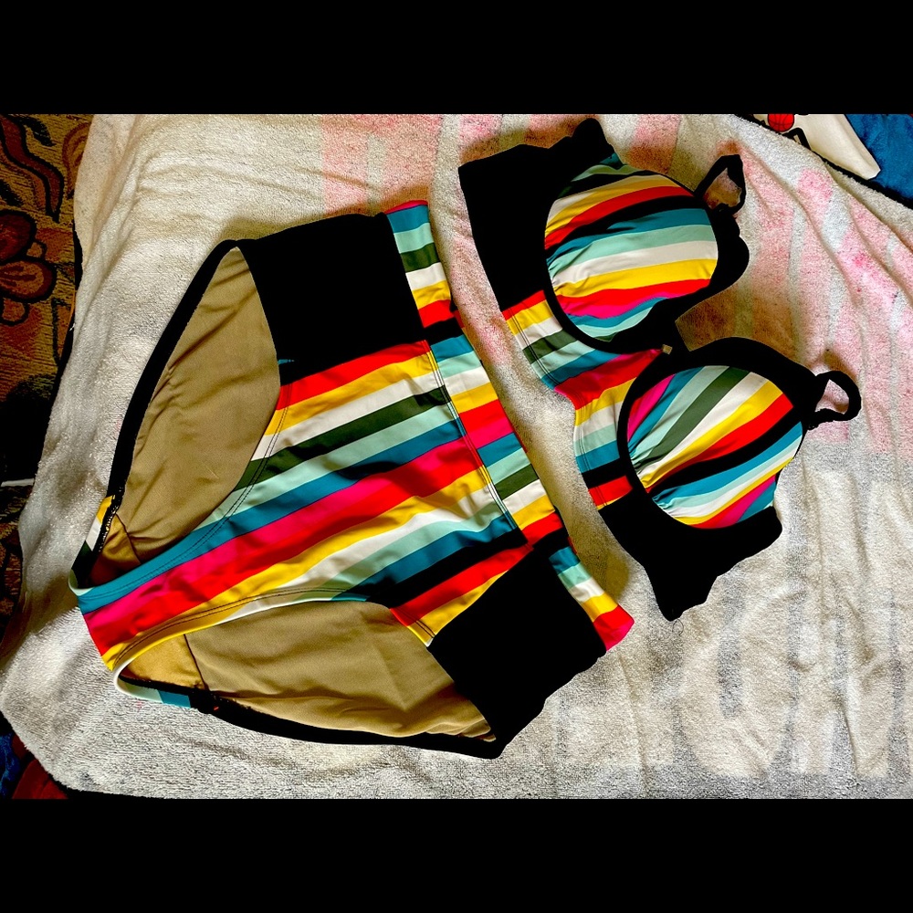 Lane Bryant Bikini… Wire top size 42DDD and Bottom 16.